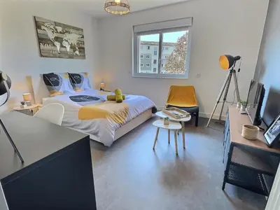 Un ou plusieurs lits dans un hébergement de l'établissement Studio 31, calme et chaleureux près du PuyDuFou