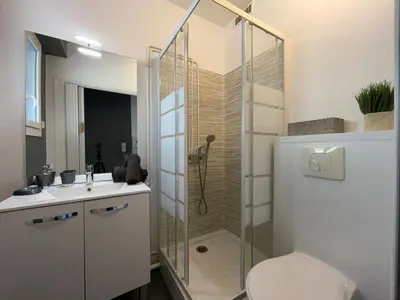 Salle de bains dans l'établissement Studio 31, calme et chaleureux près du PuyDuFou