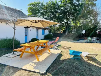 Jardin de l'établissement Charmante Bourrine avec Jardin Clôturé, à 3km de la Plage, Animaux Admis - FR-1-777-10