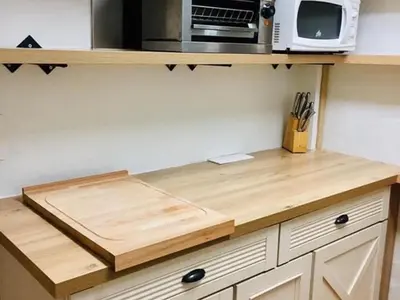 Cuisine ou kitchenette dans l'établissement Charmante Bourrine avec Jardin Clôturé, à 3km de la Plage, Animaux Admis - FR-1-777-10