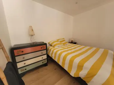 Un ou plusieurs lits dans un hébergement de l'établissement Maison Moderne en Bordure de Forêt, Idéale pour 8/10 Pers, à 2km de la Plage avec WiFi et Terrasse - FR-1-777-6