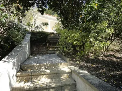 Jardin de l'établissement Maison boisée, 800m de la plage, 100m², 3 chambres, terrasse, parking - FR-1-777-18