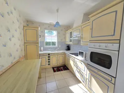 Cuisine ou kitchenette dans l'établissement Maison moderne près de la mer, 6 pers, terrasse, à St Jean de Monts - FR-1-777-17