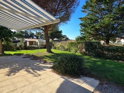 Jardin de l'établissement Maison moderne près de la mer, 6 pers, terrasse, à St Jean de Monts - FR-1-777-17