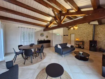 Coin salon dans l'établissement Maison à Saint-Jean-de-Monts avec piscine et WiFi, pour 6 personnes - FR-1-777-41