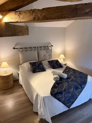 Un ou plusieurs lits dans un hébergement de l'établissement Les Glaneuses - 2 logements en centre bourg de 4 à 10 personnes à 3 min du Puy duFou