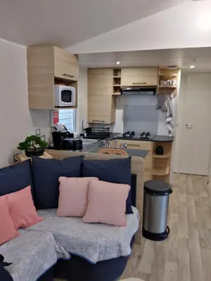 Cuisine ou kitchenette dans l'établissement MOBILHOME - 6 personnes - 40 m2