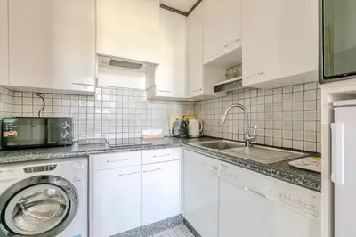 Cuisine ou kitchenette dans l'établissement Comfortable duplex - In the Heart of Angers for 8