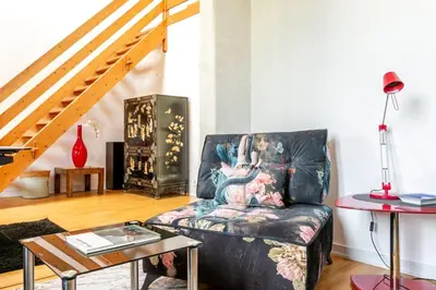 Coin salon dans l'établissement Comfortable duplex - In the Heart of Angers for 8