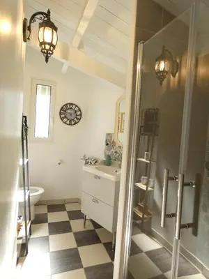 Salle de bains dans l'établissement Au Bal des Oiseaux