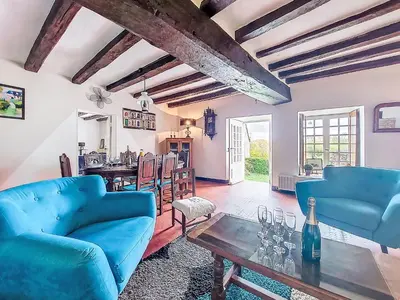 Coin salon dans l'établissement Holiday Home Les Goganes by Interhome