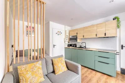 Cuisine ou kitchenette dans l'établissement Le Petit RZ Studio élégant aux portes de Nantes