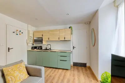Cuisine ou kitchenette dans l'établissement Le Petit RZ Studio élégant aux portes de Nantes