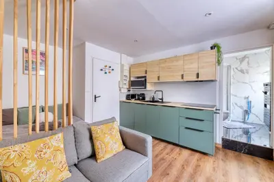 Cuisine ou kitchenette dans l'établissement Le Petit RZ Studio élégant aux portes de Nantes