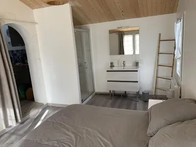 Un ou plusieurs lits dans un hébergement de l'établissement Maison de vacances , idéale pour famille avec accès plage et spa