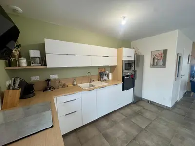 Cuisine ou kitchenette dans l'établissement Le Nid de l'Etier, 4 chambres pour 8 pers