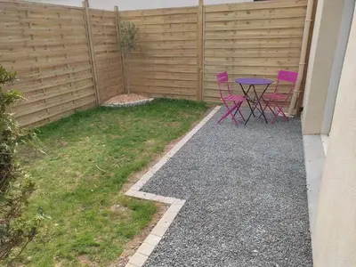 Jardin de l'établissement bienvenue chez vous logement 4 personnes