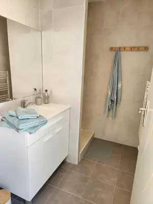 Salle de bains dans l'établissement Maison à la décoration bord de mer bohème entre Pornic et Noirmoutier