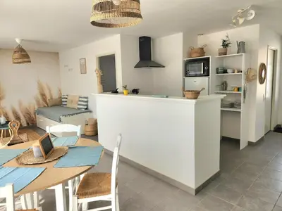 Cuisine ou kitchenette dans l'établissement Maison à la décoration bord de mer bohème entre Pornic et Noirmoutier