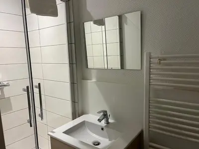 Salle de bains dans l'établissement T2 Centre ville - rdc