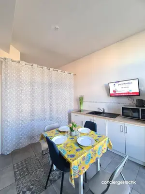 Télévision ou salle de divertissement dans l'établissement Les Glaneuses le Studio centre-bourg à 3 min du Puy duFou