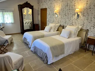 Un ou plusieurs lits dans un hébergement de l'établissement Le Manoir de la Vieille Douve