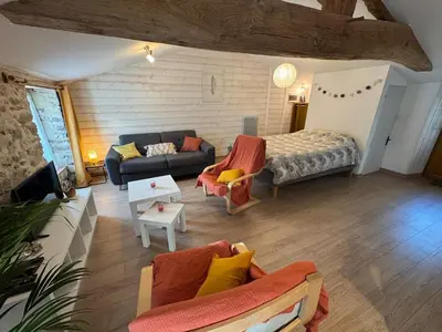 Coin salon dans l'établissement Gîte du Cerisier - Studio nature détente