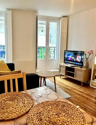 Télévision ou salle de divertissement dans l'établissement Pilori 2 pers, separate bedroom, Tv wifi