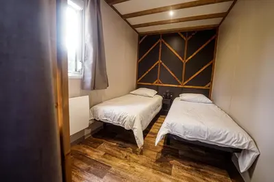 Plan de l'établissement Chalet confort, Proche Puy duFou, plan d'eau privé