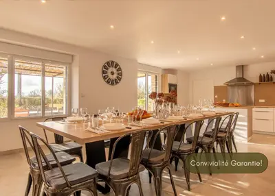 Cuisine ou kitchenette dans l'établissement Gîte groupe 21 pers - Idéal Famille Amis Pro - Atelier ludique - Espace réceptiion séminaire - 30 mn PuyduFou