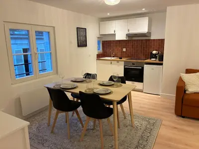 Cuisine ou kitchenette dans l'établissement Appartement Chic 4 personnes - Plein Centre Historique