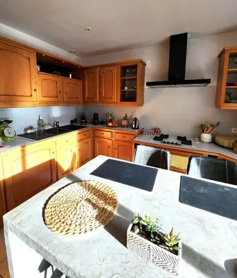 Cuisine ou kitchenette dans l'établissement La Carrière