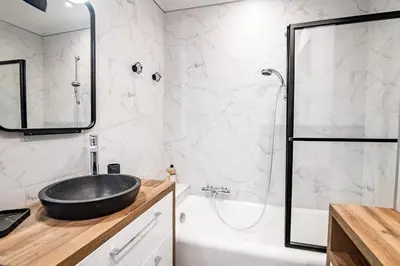 Salle de bains dans l'établissement L'S-Kal-56, design et cosy !