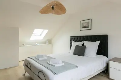 Un ou plusieurs lits dans un hébergement de l'établissement Villa Bel Air - Maison avec jardin, vue sur la Loire