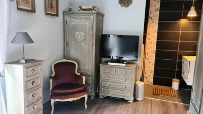 Télévision ou salle de divertissement dans l'établissement Résidence Com-60-st Andre Des Eaux - SAINT ANDRE DES EAUX - Maison avec piscine pour 6 personnes MAE-8133