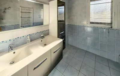 Salle de bains dans l'établissement Cozy Home In La Barre De Monts