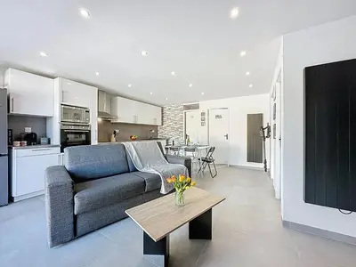Cuisine ou kitchenette dans l'établissement Holiday Home La Houle by Interhome
