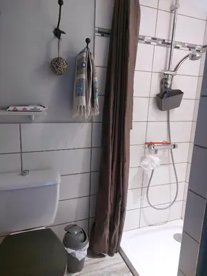 Salle de bains dans l'établissement Maison 6 personnes