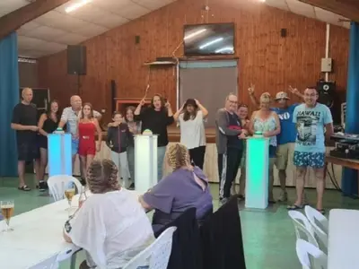 Clients de l'établissement Mobil home confortable avec terrasse pour 6 personnes - API-1-52-882