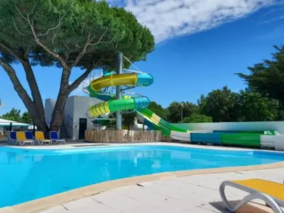 Piscine de l'établissement Chalet Premium avec Terrasse - 3 Chambres - API-1-52-907 ou située à proximité