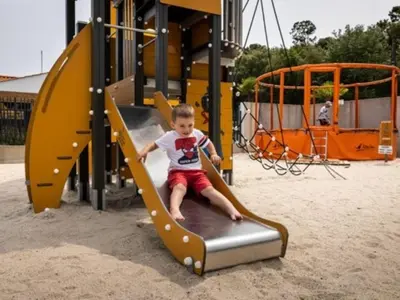 Aire de jeux pour enfants de l'établissement Mobil-home 24m² avec terrasse à Saint-Jean-de-Monts - API-1-52-918