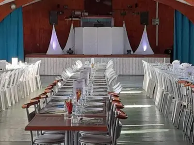 Restaurant ou autre lieu de restauration dans l'établissement Mobil-home 4 pers. avec terrasse à Notre-Dame-de-Monts - API-1-52-946