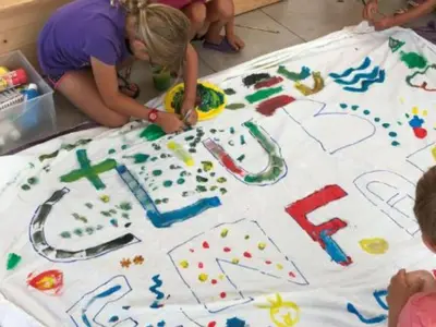 Enfants séjournant dans l'établissement Mobil Home 31m² 3 Chambres avec Terrasse - API-1-52-976