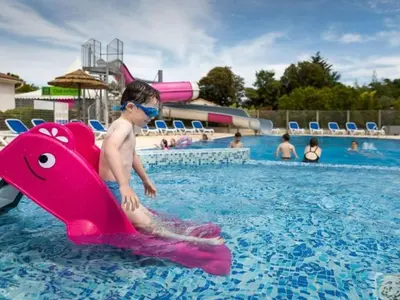 Piscine de l'établissement Mobil Home 31m² 3 Chambres avec Terrasse - API-1-52-976 ou située à proximité