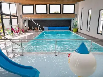 Piscine de l'établissement Mobil-home cosy avec terrasse - 5 personnes - API-1-52-1041 ou située à proximité