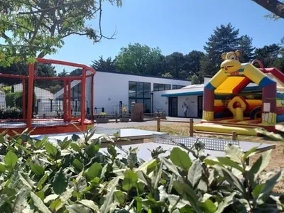 Aire de jeux pour enfants de l'établissement Mobil-home PMR avec terrasse à Saint-Hilaire-de-Riez - API-1-52-1087