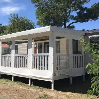 Mobil-home spacieux avec terrasse pour 8 personnes - API-1-52-1168