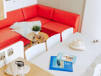 Coin salon dans l'établissement Mobil home avec terrasse - 3 chambres, cuisine équipée - API-1-52-1179