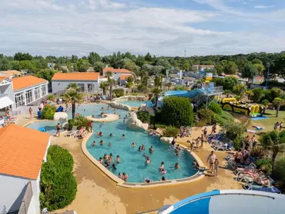 Piscine de l'établissement Mobil-home 35m² pour 6 avec Terrasse à Saint-Jean-de-Monts - API-1-52-1183 ou située à proximité