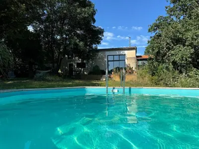 Piscine de l'établissement Domaine des 3 Arbres - Nature et tranquillité ou située à proximité